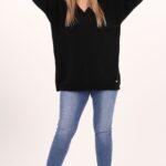 Czarny sweter w serek damski