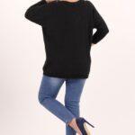 czarny-sweter-z-dekoltem-w-lodke (3)