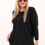 Czarny sweter z dekoltem w łódkę