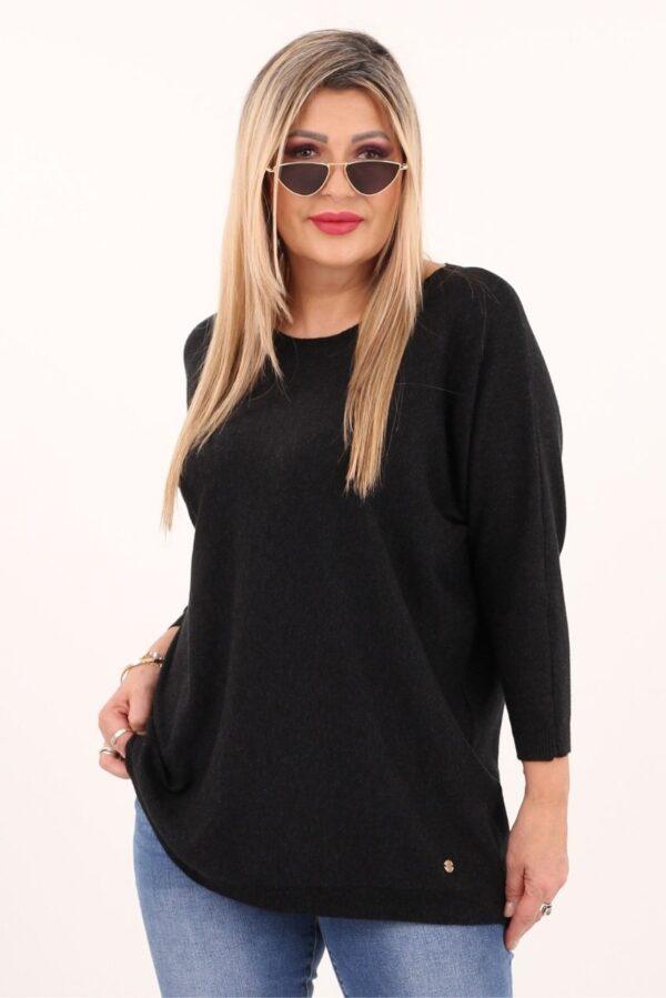 Czarny sweter z dekoltem w łódkę
