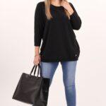 czarny-sweter-z-dekoltem-w-lodke (5)