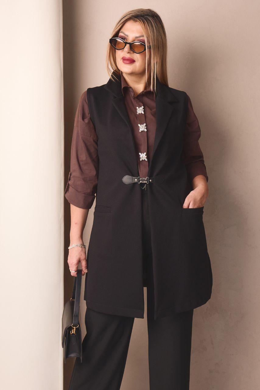 Kamizelka damska w dużym rozmiarze czarna – moda dla puszystych