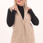 Kamizelka w dużym rozmiarze beżowa dzianinowa dla kobiet