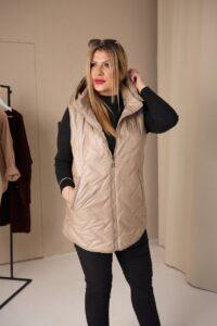 Beżowy bezrękawnik damski z kapturem plus size 40-48, pikowana kamizelka w dużych rozmiarach