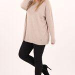 klasyczny-sweter-damski-bezowy (6)