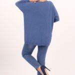 niebieski-sweter-z-dekoltem-w-lodke (3)
