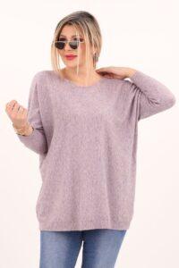 Różowy sweter z dekoltem w łódkę