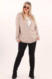 sweter rozpinany plus size w kolorze beżowym