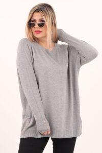 Szary sweter damski z ozdobnymi guzikami