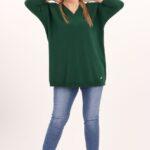 Zielony sweter w serek damski