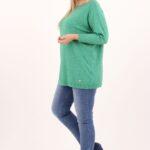 zielony-sweter-z-dekoltem-w-lodke (2)
