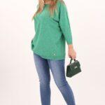 zielony-sweter-z-dekoltem-w-lodke (5)