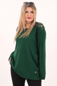 Zielony sweter z koronką na ramionach