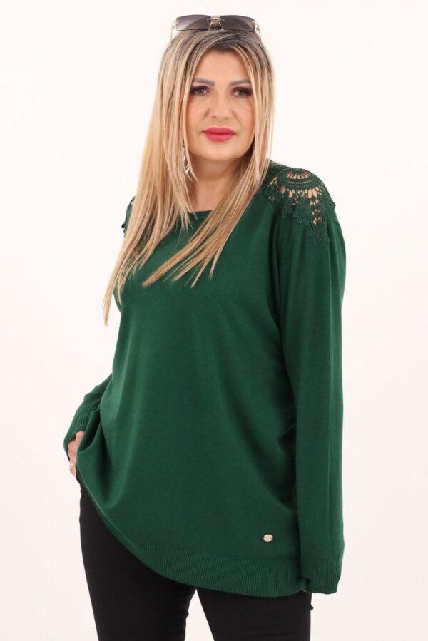 Zielony sweter z koronką na ramionach