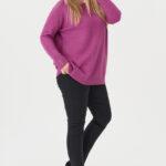 Ciepły-sweter-damski-amarantowy-oversize (6)