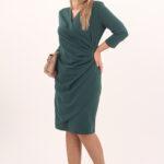 Zielona-sukienka-wyszczuplająca-marszczona-z-boku-z-rękawem-34 (8)