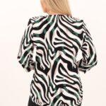 bezowo-zielona-bluzka-z-zamkiem-przy-dekolcie (2)