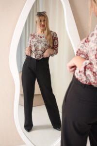 Elegancka bluzka w dużym rozmiarze plus size bordowo-beżowa