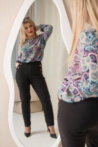 Elegancka bluzka w dużym rozmiarze plus size niebiesko-różowa