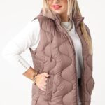 Brązowa kamizelka pikowana plus size 42-52, damski bezrękawnik w dużych rozmiarach