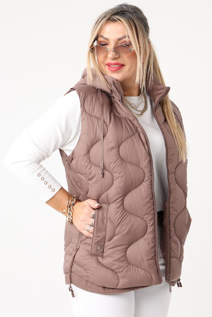 Brązowa kamizelka pikowana plus size 42-52, damski bezrękawnik w dużych rozmiarach