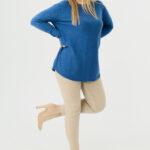 niebieski-sweter-z-diamencikami (5)