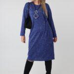 Sukienka na co dzień plus size chabrowa – moda dla puszystych