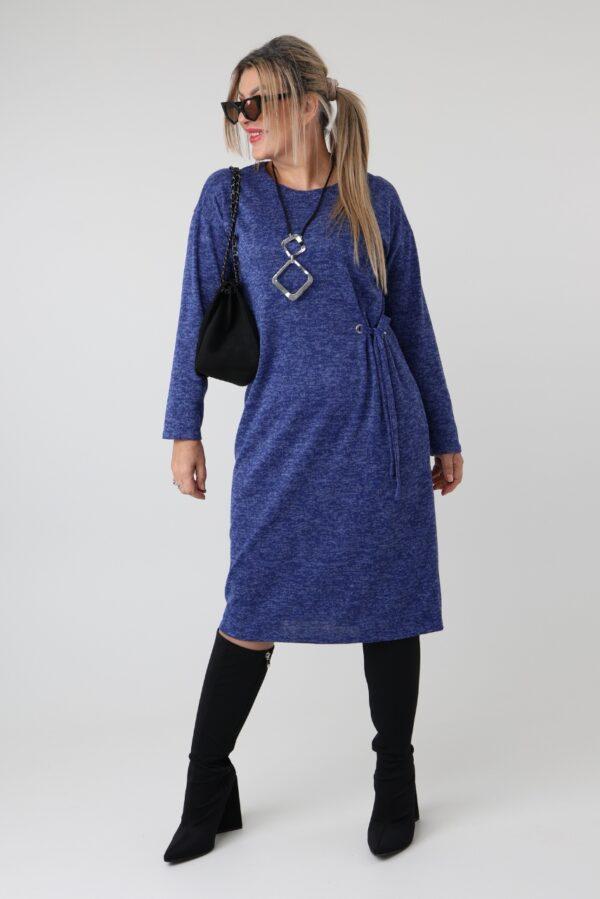 Sukienka na co dzień plus size chabrowa – moda dla puszystych