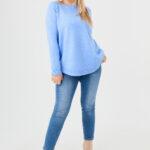 sweter-z-rozcieciami-po-bokach-niebieski (8)