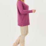 sweterek-z-dziurkami-amarantowy (10)