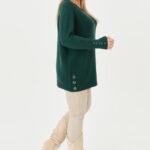 sweterek-z-dziurkami-butelkowa-zielen (3)