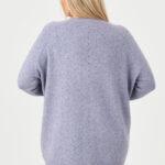 sweterek-z-dziurkami-fioletowy