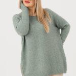 sweterek-z-dziurkami-mietowy (4)