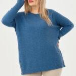 sweterek-z-dziurkami-niebieski (5)