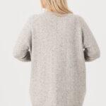 sweterek-z-dziurkami-szary (9)