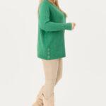 sweterek-z-dziurkami-zielony (1)