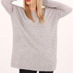 Szary sweter damski oversize