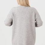 szary-sweter-damski-z-kieszeniami (12)