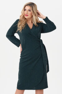 Zielona sukienka kopertowa wiązana z boku