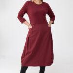 Bordowa sukienka bombka plus size z kieszeniami