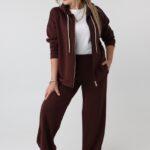 Elegancki komplet dresowy damski plus size brązowy 44-52 - dres damski plus size