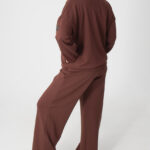 Elegancki-komplet-dresowy-damski-plus-size-brązowy (2)