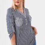 bialo-granatowa-bluzka-z-guzikami-na-dekolcie