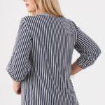 bialo-granatowa-bluzka-z-guzikami-na-dekolcie (2)