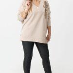bluzka-z-dekoltem-v-plus-size-bezowa (5)