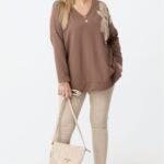 bluzka-z-dekoltem-v-plus-size-brazowa (5)