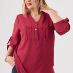 Bordowa bluzka plus size z dekoltem dla puszystych kobiet, rozmiary 40–50