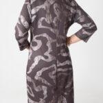 brązowo-beżowa-sukienka-ołówkowa-plus-size-we-wzory (2)