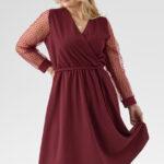 Elegancka sukienka z kopertowym dekoltem bordowa