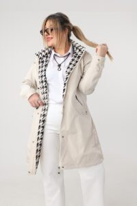 Wiosenna kurtka damska plus size ecru z pepitką